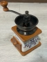 Дървена с порцелан ръчна мелница за кафе , снимка 3