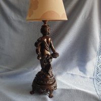 Стара настолна лампа от тежка ,метална пластика, снимка 6 - Антикварни и старинни предмети - 41489808
