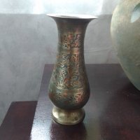 Индийска медна ваза,гравирана,цветна, снимка 1 - Вази - 40109615