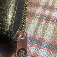 Портфейл Tommy Hilfiger, снимка 2 - Портфейли, портмонета - 44420636