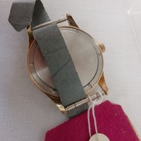 Ръчен часовник Восток 18 камака позлатен неизползван произведен през 1988г, снимка 8 - Антикварни и старинни предмети - 41395532