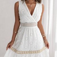 Елегантна рокля, бродерия цвят бял , снимка 1 - Рокли - 42247836