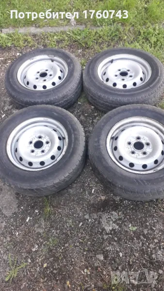 4 бр железни джанти за Хюндай "Н1" 1998-2007г. Джантите са перфектни а гумите вървят подарък., снимка 1