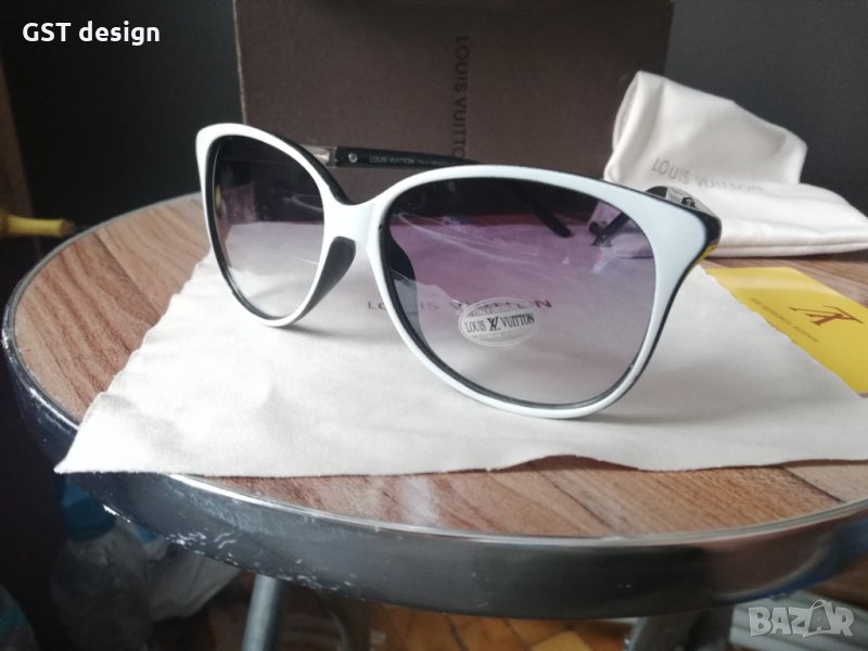 Спешно Намаление Прекрасни Дамски LV Louis Vuitton очила комплект в кутия, снимка 1