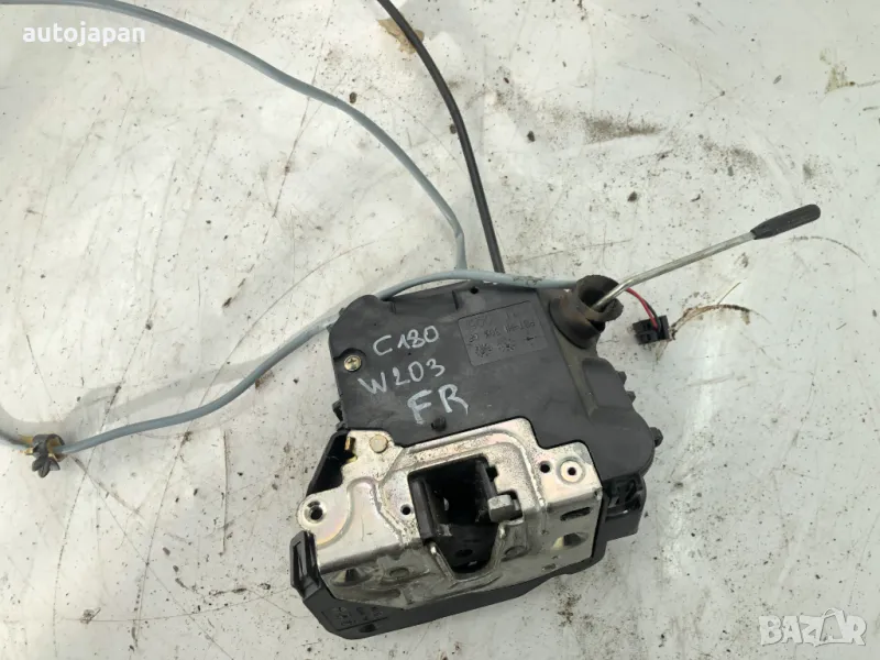 Предна дясна брава Mercedes W203 C-class C180, снимка 1