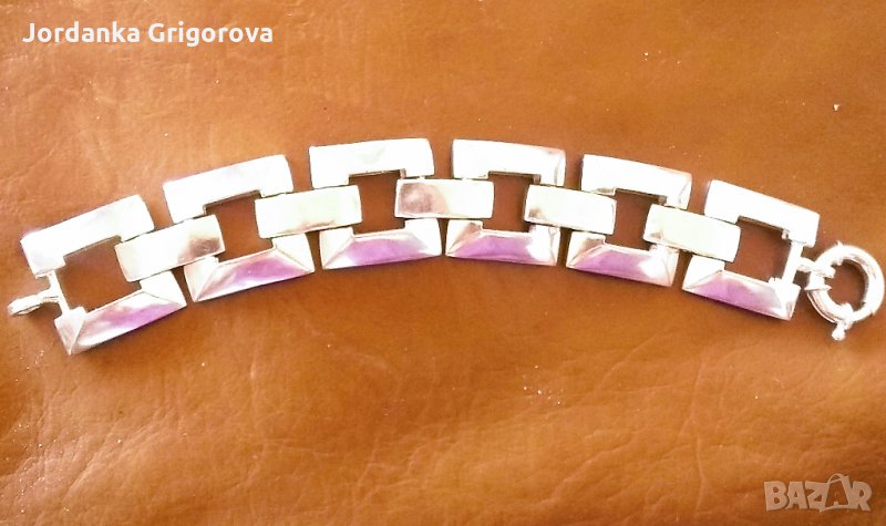 Сребърна, масивна, много стилна гривна, снимка 1