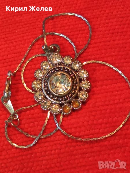 СРЕБРИСТО ВИНТИДЖ АРТ КОЛИЕ с МЕДАЛЬОН с ИСКРЯЩИ ФАСЕТИРАНИ КРИСТАЛИ 31797, снимка 1