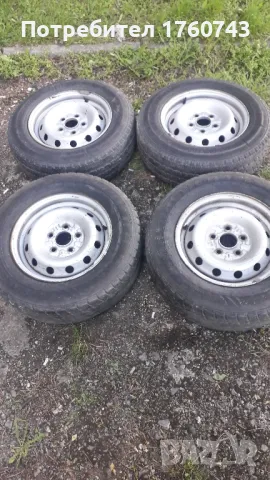 4 бр железни джанти за Хюндай "Н1" 1998-2007г. Джантите са перфектни а гумите вървят подарък.