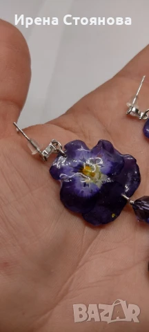 Обеци с естествен цвят на градински теменужки. Необичайно и стилно допълнение към вашия тоалет.
, снимка 9 - Обеци - 50501588