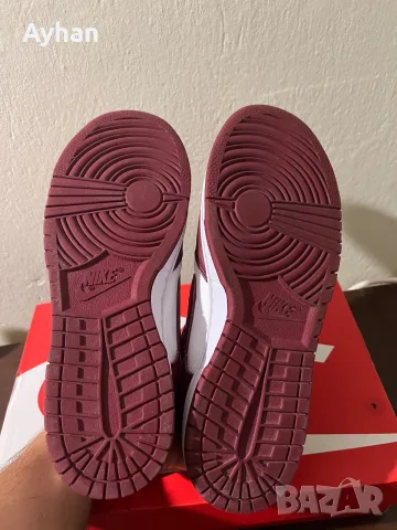 Оригинални Nike Dunk Low – бяло / бордо 43/27.5см, снимка 5 - Маратонки - 56276140