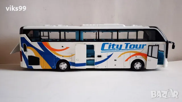 City Tour Bus Pull Back - Мащаб 1:32, снимка 5 - Колекции - 48730237