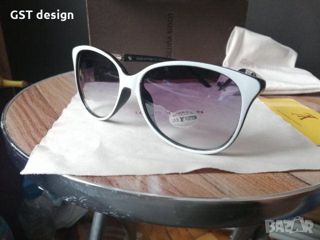Спешно Намаление Прекрасни Дамски LV Louis Vuitton очила комплект в кутия, снимка 1