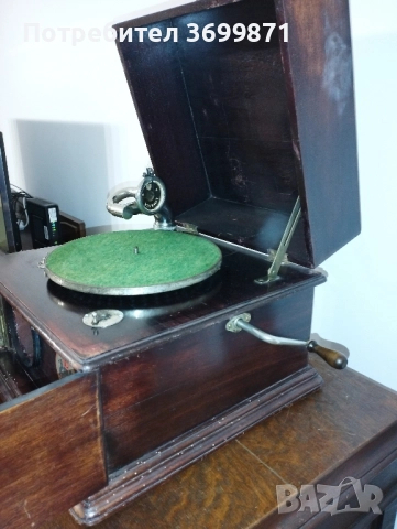 Стар грамофон на пружина Лиманиа., снимка 2 - Антикварни и старинни предмети - 52188021