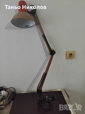 лампа с чупещи рамена