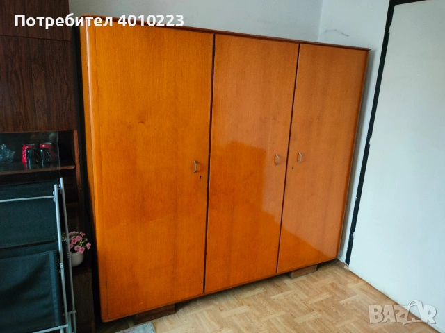 Продавам стабилен и запазен гардероб., снимка 2 - Гардероби - 53742171