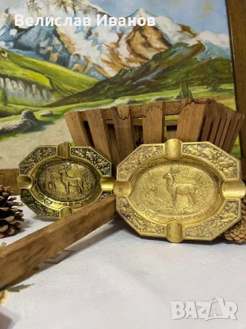 Два броя стари месингови пепелници с ловен мотив.Здрави без забележки.