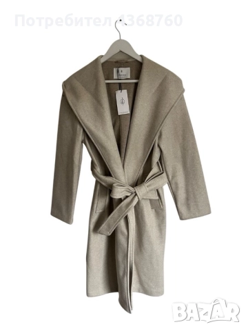 Бежово палто с качулка и колан