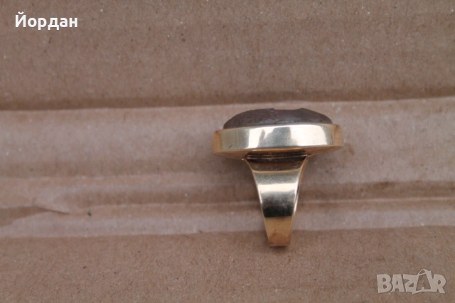 Дамски златен пръстен с камея