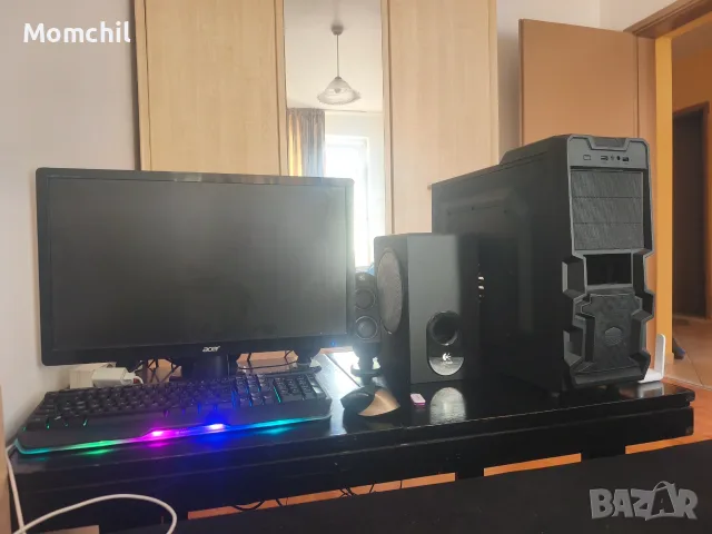 компютър и монитор 