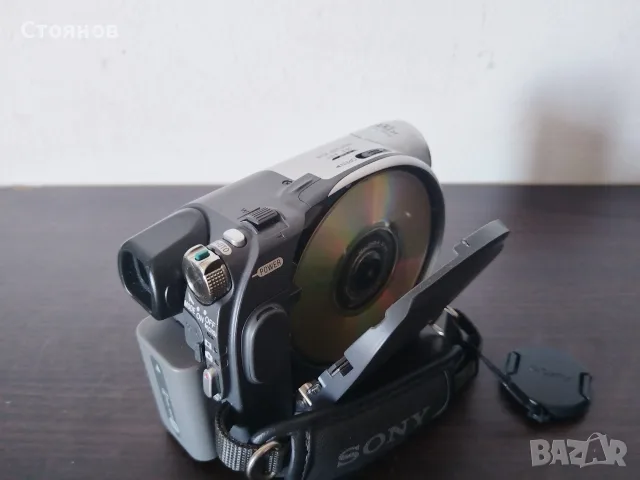 Камера SONY DCR-DVD105E DVD Handycam Japan, снимка 3 - Камери - 55987037