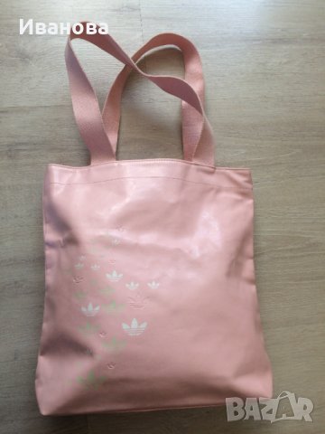 Сладурска розова чанта Adidas.