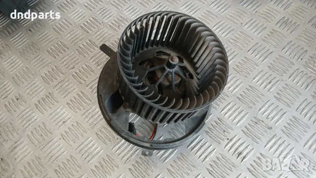 Вентилатор парно VW Golf 5 2005 F987684B Volkswagen Golf V (2003-2008), снимка 3 - Части - 55965143