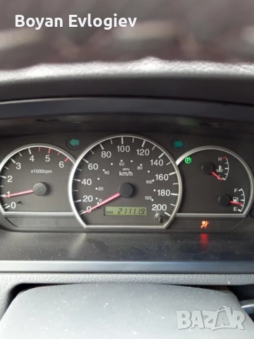 Kia Carens 2.0 CRDI Автомат, снимка 4 - Автомобили и джипове - 52917902