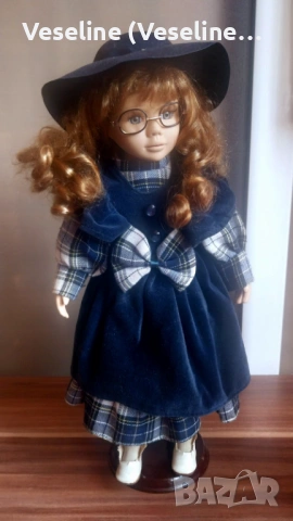 Порцеланова декоративна кукла със стойка - винтидж, Франция