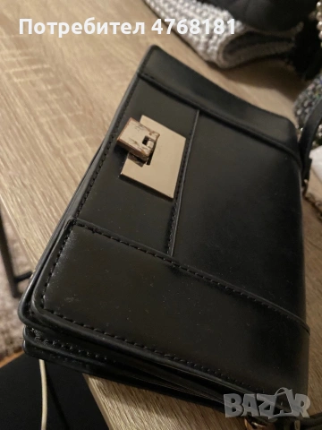 Малка черна чанта 