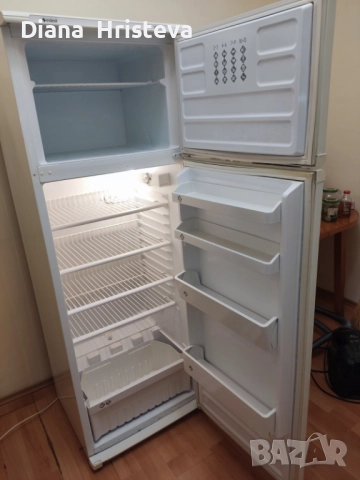 Хладилник с горна камера Индезит , снимка 2 - Хладилници - 52203933