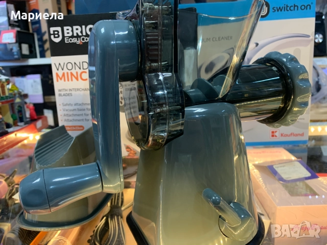 Ръчна месомелачка Brio Easy Cosy, с две приставки, снимка 10 - Месомелачки - 52156039