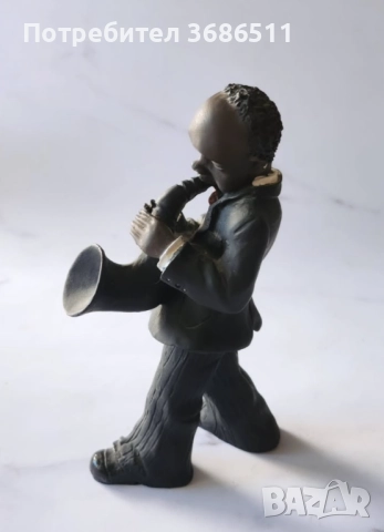 Фигурка на джаз музикант