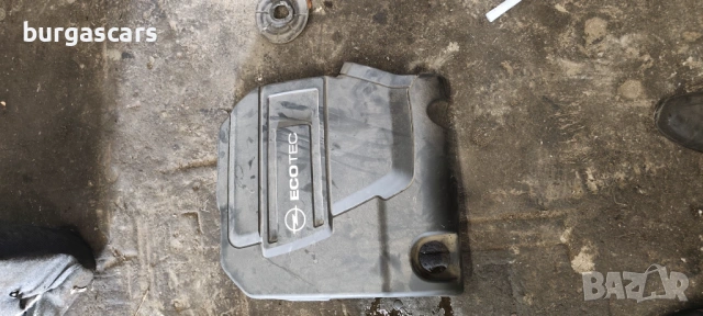 Капак двигател 55562140 Opel Vectra C 3.0 CDTI Z30DT 3.0 CDTI V6 - 184к.с