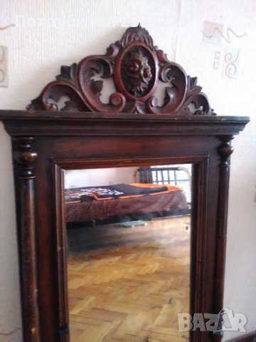 Огледало в стара дървена масивна рамка в орнаменти , снимка 4 - Антикварни и старинни предмети - 40177179