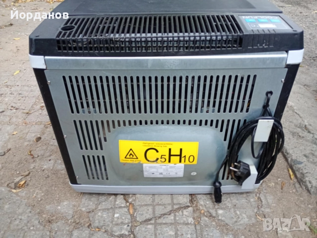 Къмпинг хладилник-фризер Dometic 12/220 волта, снимка 4 - Хладилни чанти - 51915968