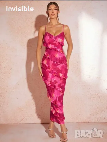 Рокля с гол гръб