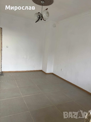 Продавам 3-стаен апартамент, снимка 5 - Апартаменти - 52740141