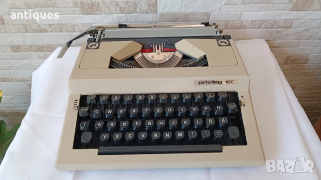 Стара пишеща машина Privileg 160 - Made in Germany, снимка 4 - Антикварни и старинни предмети - 50970535