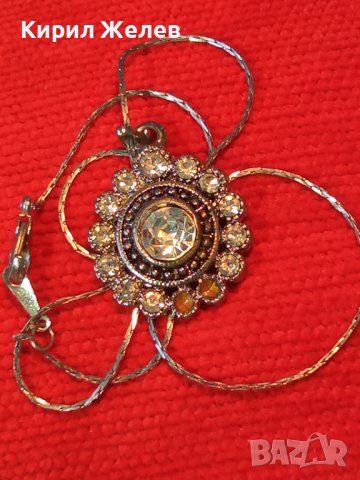 СРЕБРИСТО ВИНТИДЖ АРТ КОЛИЕ с МЕДАЛЬОН с ИСКРЯЩИ ФАСЕТИРАНИ КРИСТАЛИ 31797