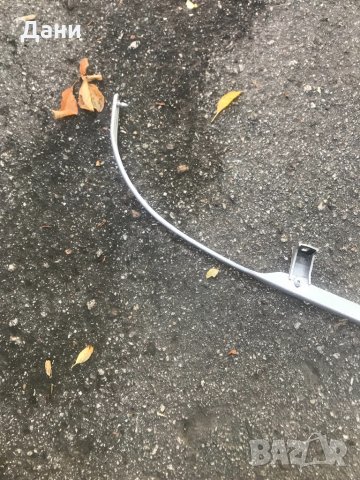 Лайсната под фаровете Ауди 80, снимка 2 - Части - 33926127