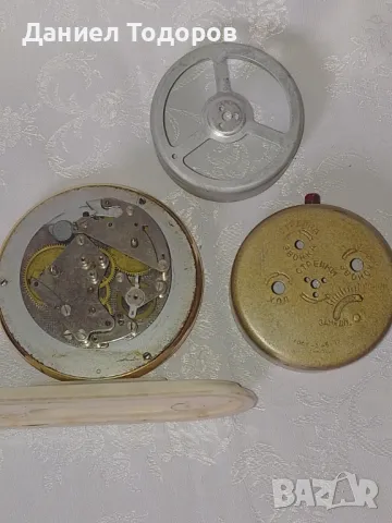 Стар Руски Механичен Будилник- ДРУЖБА - . СССР. 1957г.- Работи и Звъни, снимка 11 - Антикварни и старинни предмети - 45224681