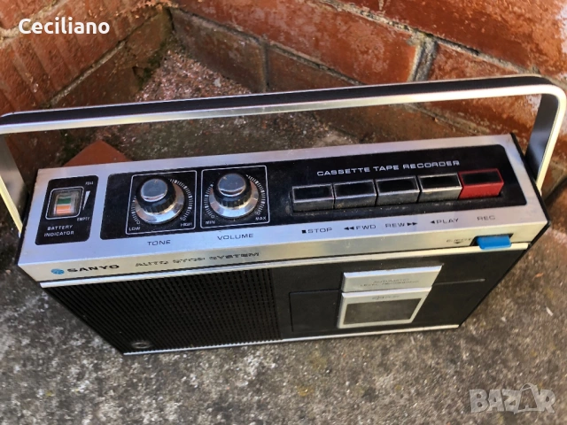 Касетофон SANYO MR 410 (1969г) , снимка 2 - Радиокасетофони, транзистори - 53853326
