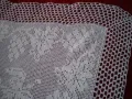 Красива бяла квадратна  плетена на една кука покривка, снимка 1