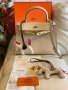 чанта Ермес Кели 25*HERMES KELLY 25 CRAIE EPSOM GOLD HARDWARE , снимка 9