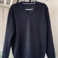 Пуловер V-деколте 100% меринос Италия, снимка 2 - Пуловери - 42549869