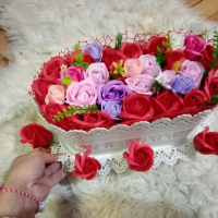 Голяма кашпа с подложка и 33 сапунени рози , снимка 2 - Декорация за дома - 44804756