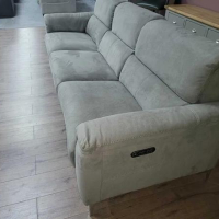 Сив диван от плат четворка с електрически релакс механизъм, снимка 8 - Дивани и мека мебел - 44701380