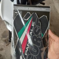 Грипове за резервоар Ducati Panigale, снимка 3 - Аксесоари и консумативи - 42101836