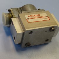 Сервоклапан MOOG DO77-142 servo valves, снимка 4 - Резервни части за машини - 41729017