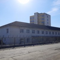 Промишлена сграда в индустриалната зона